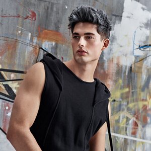 KMS-HAIR-The-Looks-vintage-iced-concrete-Kieran-look-01_mobile